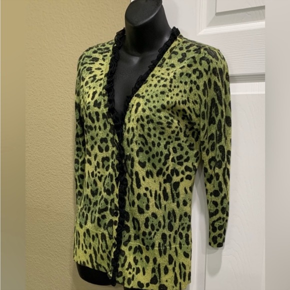 WR women top sweater cardigan button down black trim. leopard print size M - Picture 8 of 9